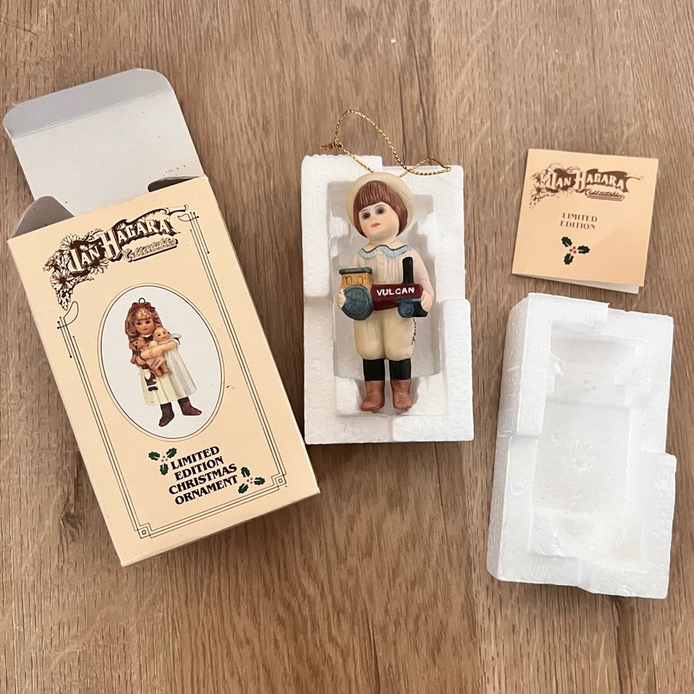 NIB Vintage 1988 Jan Hagara‎ Limited Edition Ceramic Christmas Ornament “Parry”